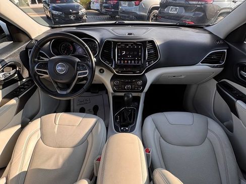 Used 2019 Jeep Cherokee Limited FWD image 17