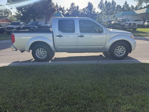 Used 2017 Nissan Frontier SV RWD image 5