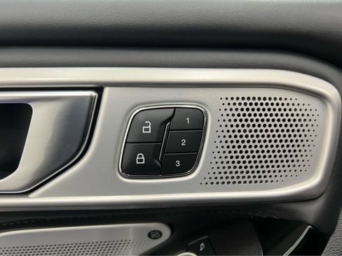 Used 2021 Ford Explorer Platinum w/ Equipment Group 601A image 8