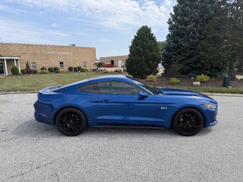 Used 2017 Ford Mustang GT RWD image 5