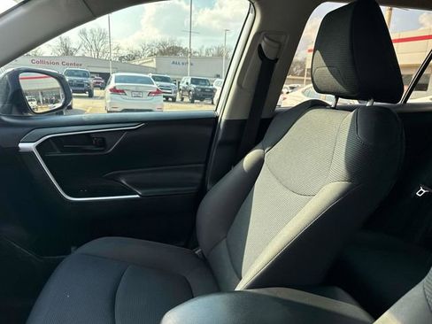 Used 2019 Toyota RAV4 LE image 16