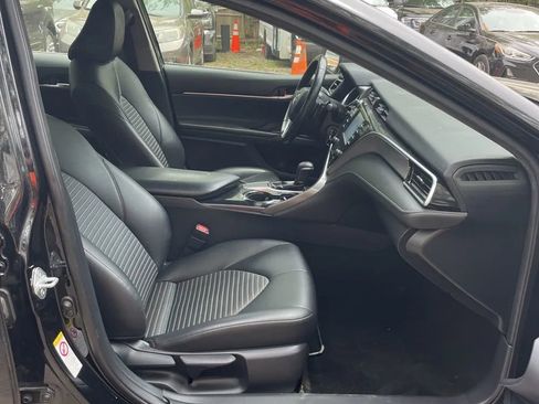 Used 2018 Toyota Camry SE w/ Protection Package (Q2) FWD image 5