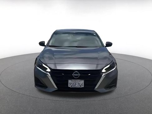 Used 2025 Nissan Altima 2.5 SV FWD image 3