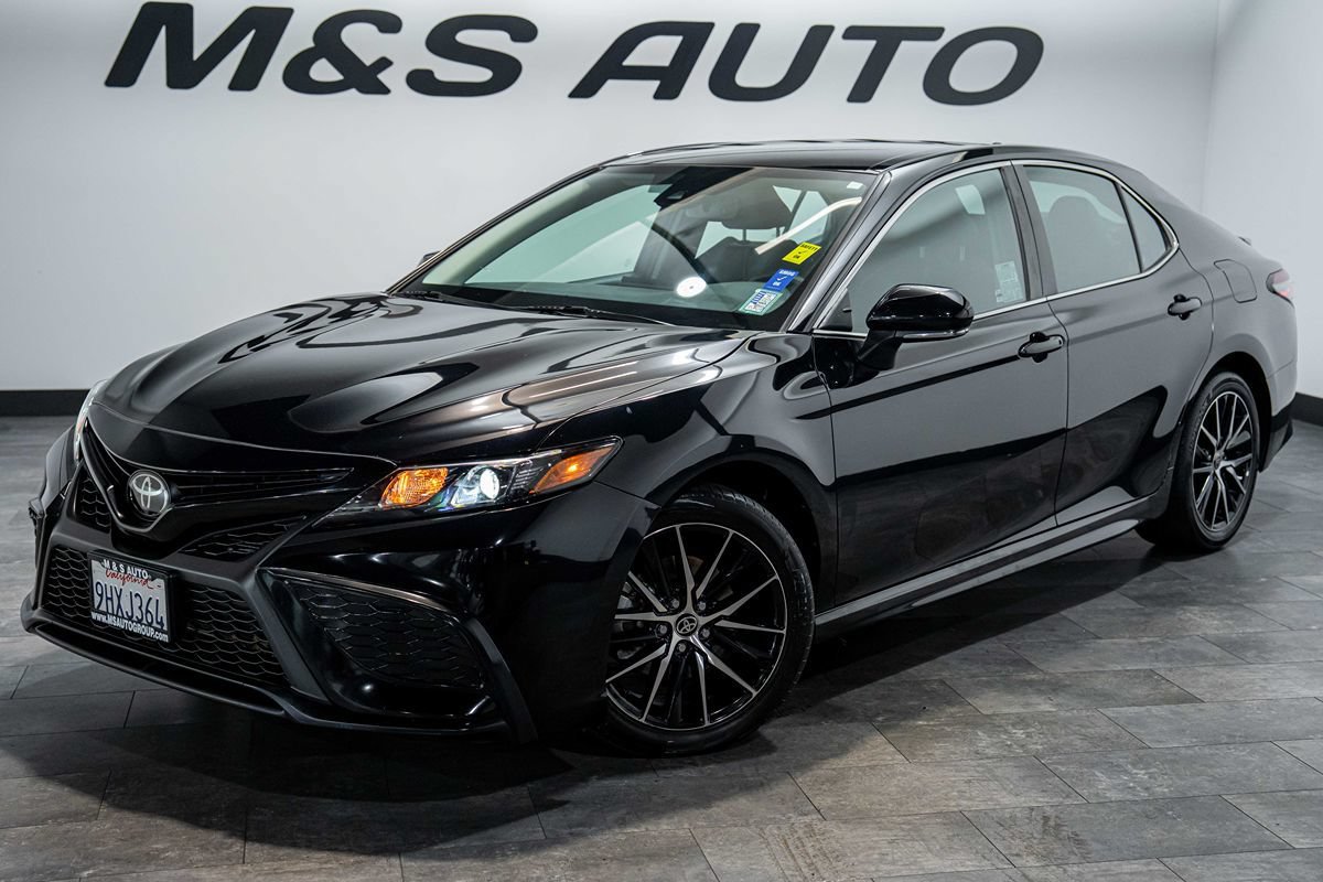 Used 2023 Toyota Camry SE w/ Convenience Package FWD image 2