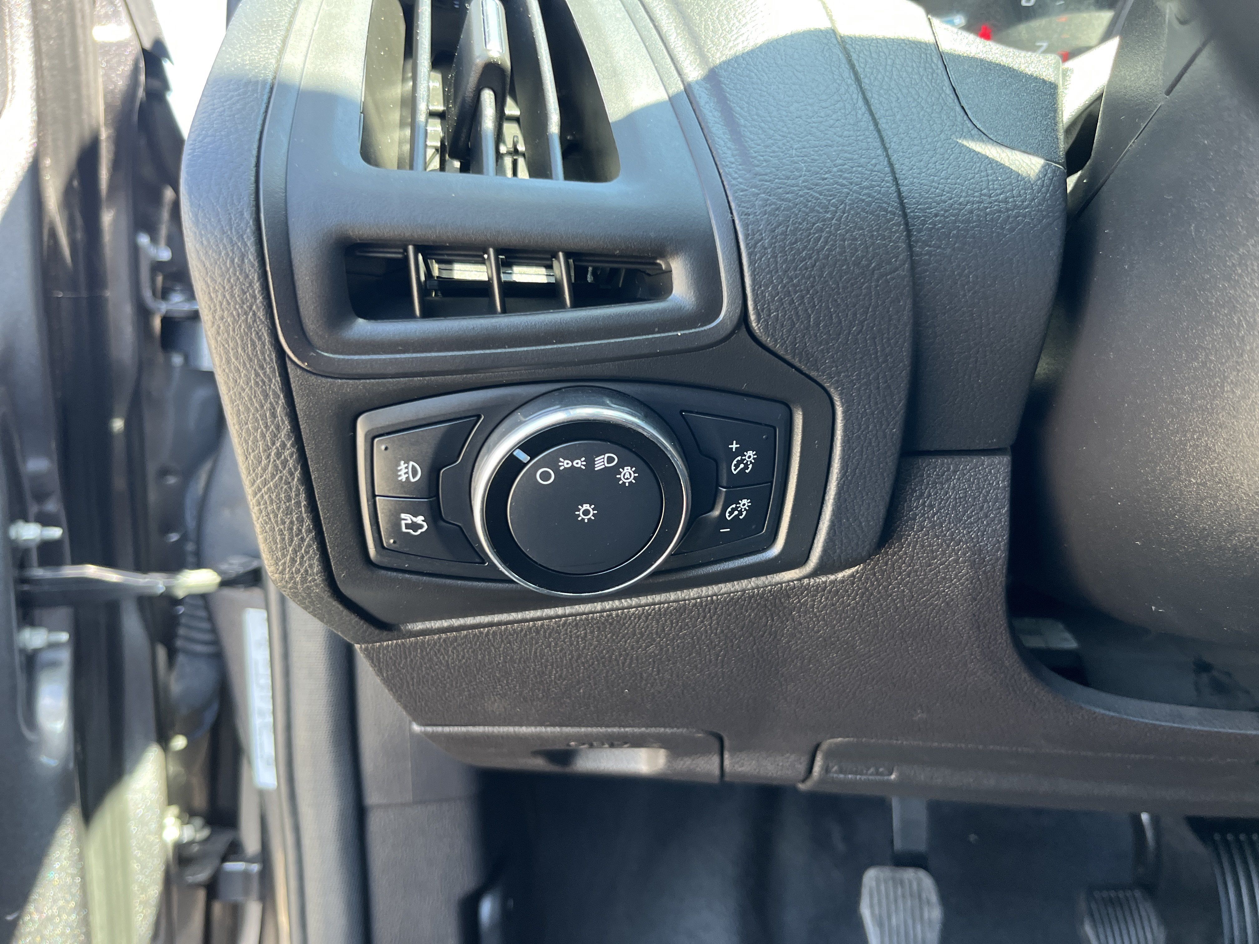 Used 2014 Ford Focus SE w/ Equipment Group 201A FWD image 20