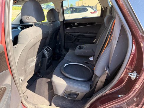 Used 2019 Kia Sorento FWD V6 image 7