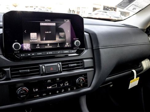 New 2025 Nissan Pathfinder S image 16