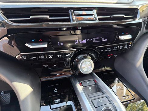 Used 2023 Acura MDX SH-AWD w/ Technology Package image 21