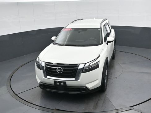 Used 2025 Nissan Pathfinder SV image 52