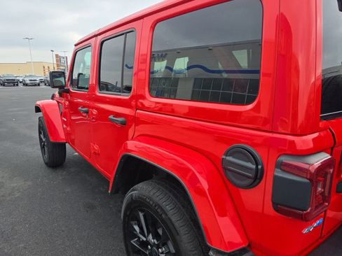 Used 2024 Jeep Wrangler Sahara w/ Technology Group image 7