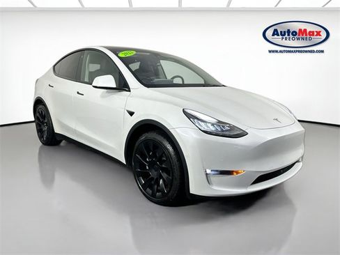 Used 2022 Tesla Model Y Long Range image 1