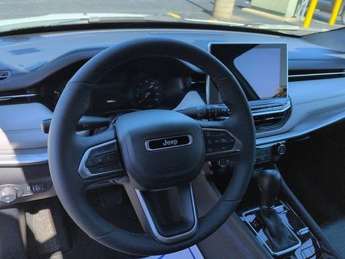 Used 2025 Jeep Compass Limited AWD/4WD image 13