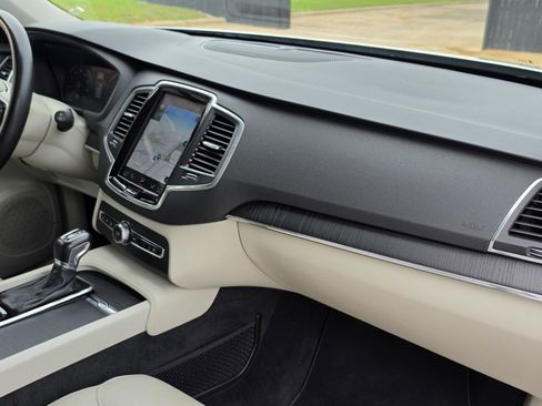 Used 2020 Volvo XC90 T6 Momentum AWD/4WD image 31