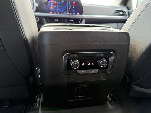 Used 2025 Chevrolet Tahoe Z71 AWD/4WD image 25