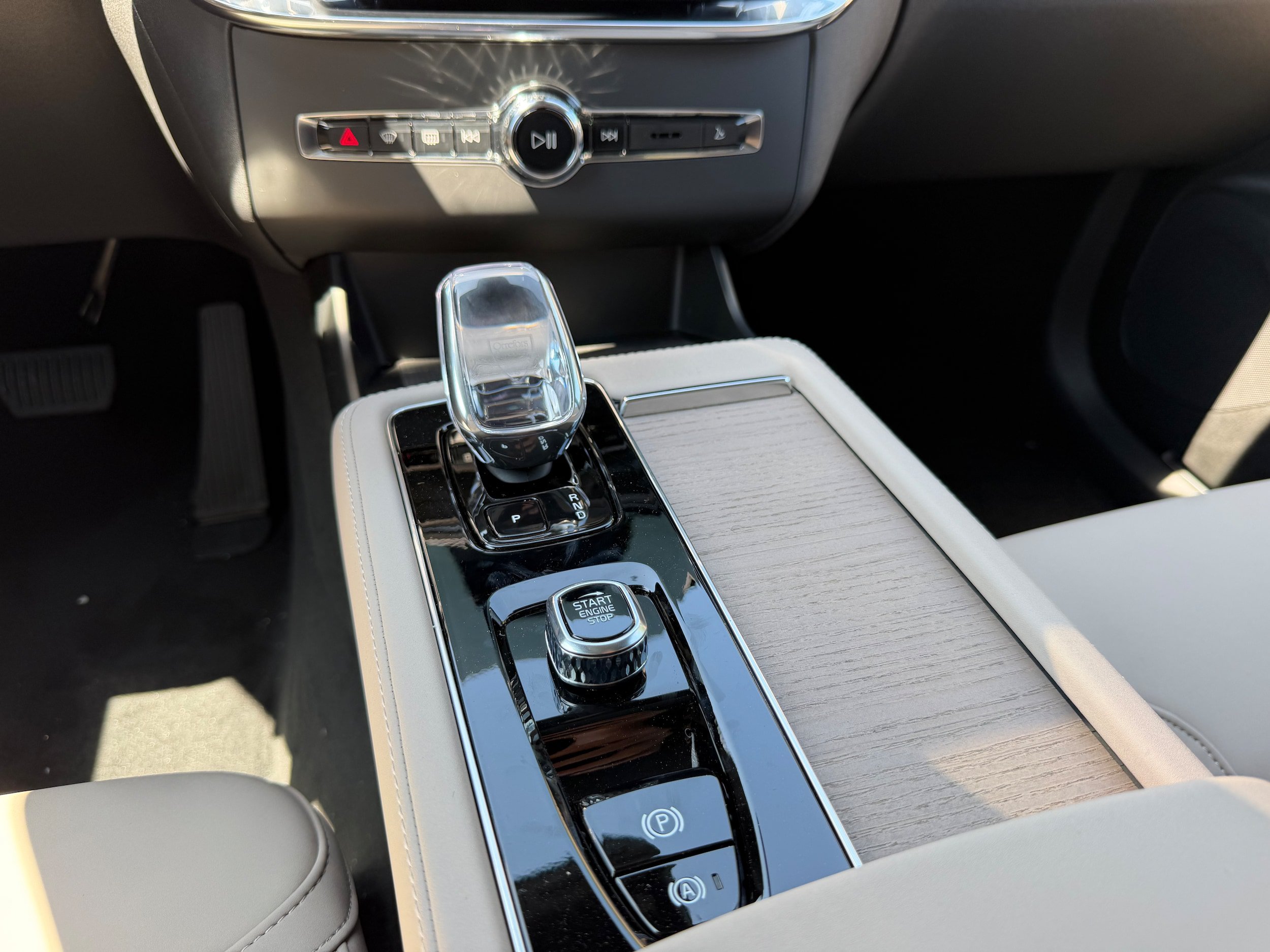 New 2026 Volvo XC90 T8 Plus w/ Protection Package Premier AWD/4WD image 14