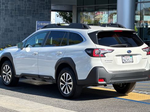 Certified 2025 Subaru Outback Premium AWD/4WD image 6