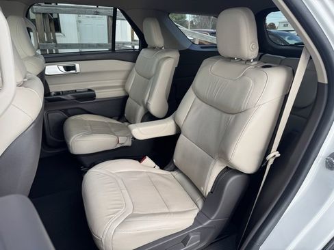 Used 2020 Ford Explorer Platinum w/ Premium Technology Package image 24