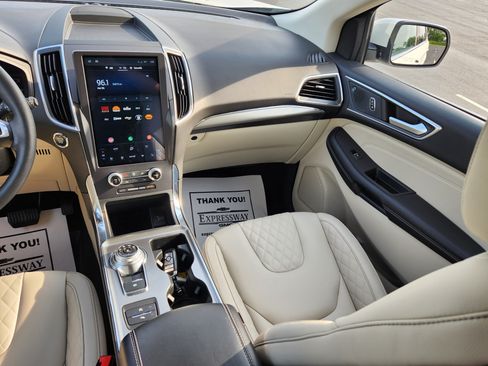 Used 2024 Ford Edge Titanium AWD/4WD image 16