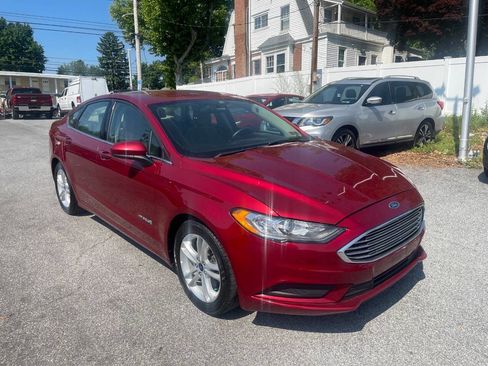 Used 2018 Ford Fusion SE FWD image 4