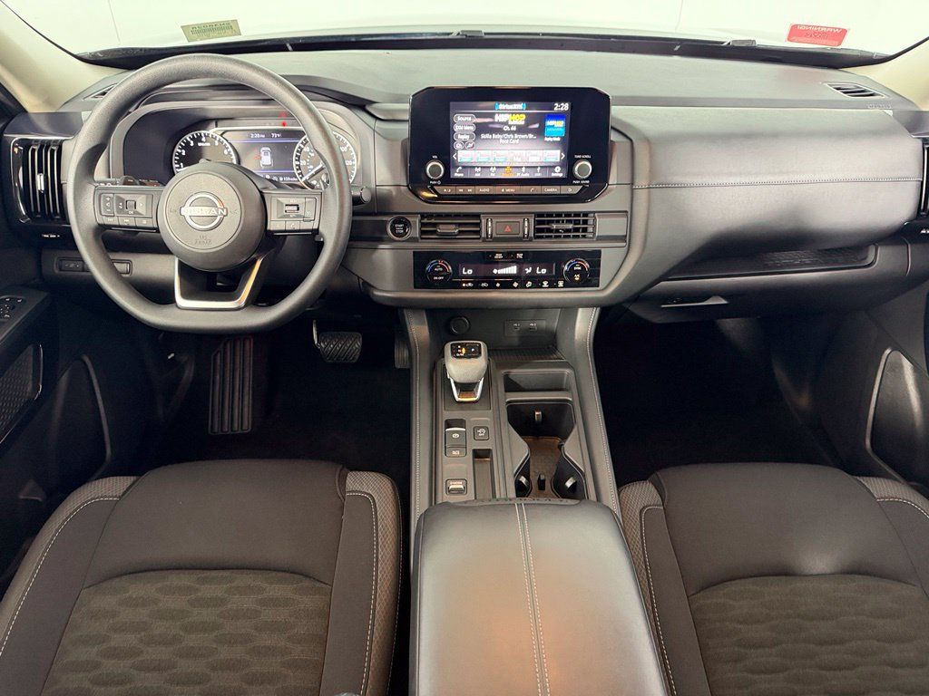 Used 2025 Nissan Pathfinder S FWD image 13