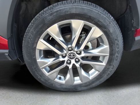 Used 2021 Toyota RAV4 XLE Premium image 10