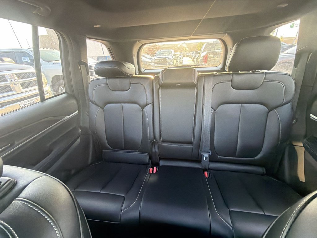 Used 2025 Jeep Grand Cherokee Limited w/ Black Appearance Package RWD image 21