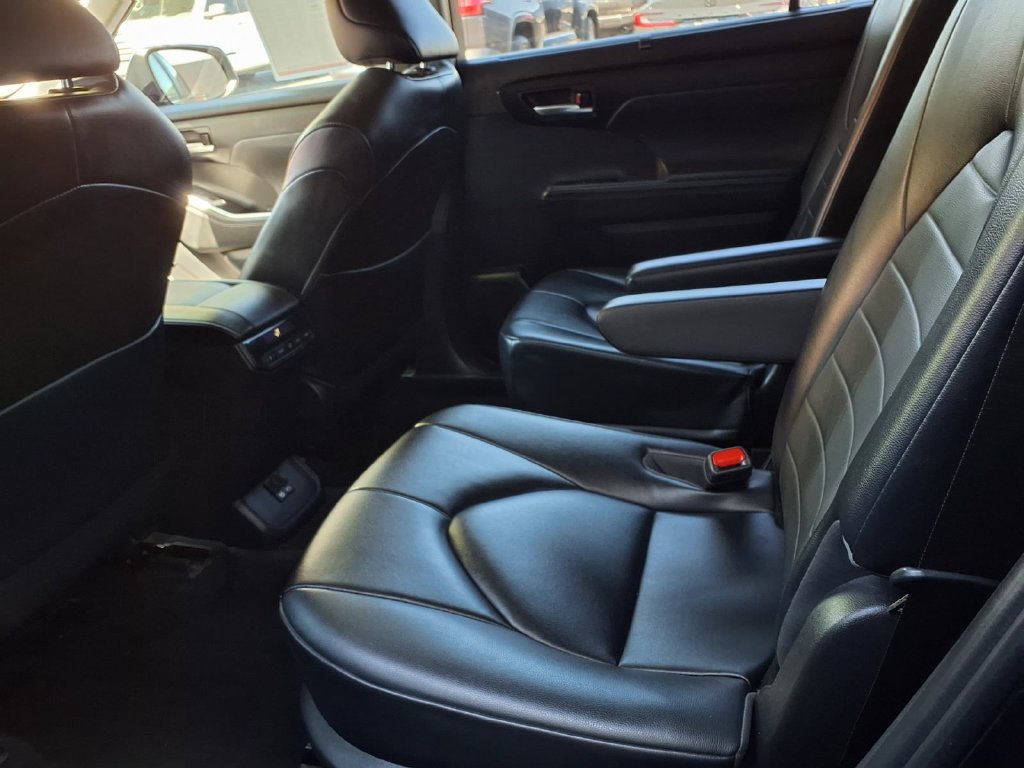 Certified 2023 Toyota Highlander XLE AWD/4WD image 22