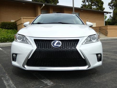 Used 2015 Lexus CT 200h image 16