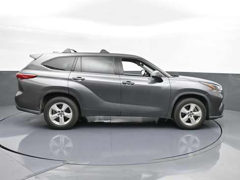 Used 2021 Toyota Highlander L image 9