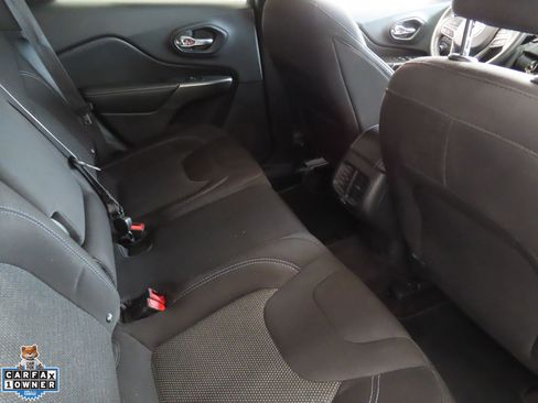 Used 2019 Jeep Cherokee Latitude w/ Popular Appearance Group FWD image 21