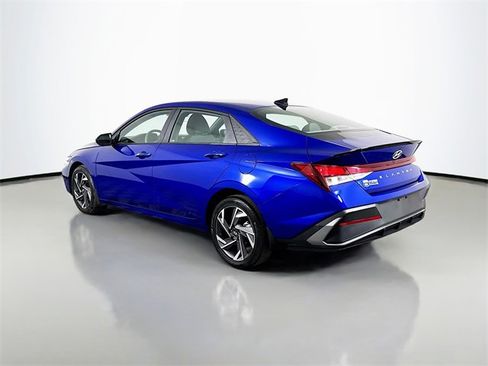 Used 2025 Hyundai Elantra Sport image 6