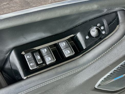 Used 2023 Jeep Grand Cherokee Overland w/ Luxury Tech Group IV RWD image 13