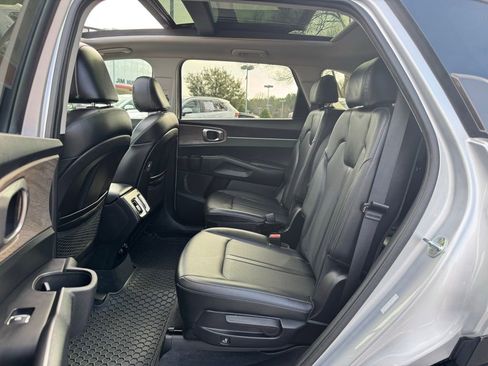 Used 2022 Kia Sorento EX w/ Panoramic Sunroof Package image 14