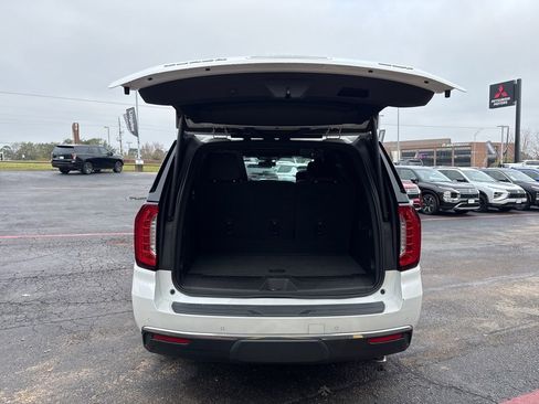 Used 2021 GMC Yukon SLT w/ SLT Luxury Plus Package image 8