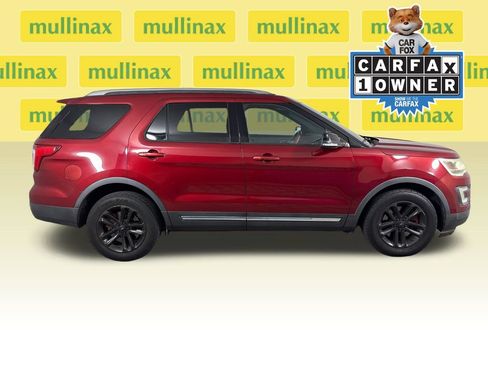 Used 2016 Ford Explorer XLT w/ Equipment Group 202A FWD image 2
