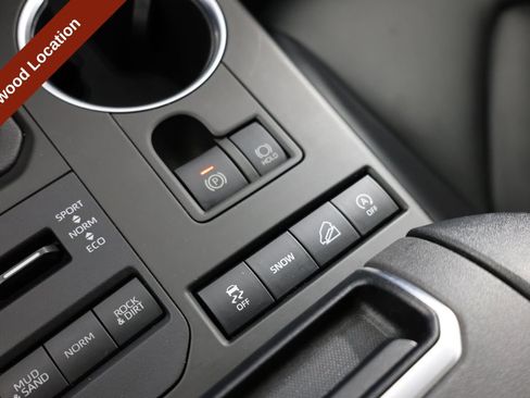 Used 2022 Toyota Highlander XLE AWD/4WD image 32