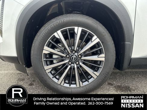 Certified 2026 Nissan Pathfinder Platinum AWD/4WD image 11