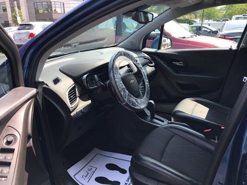 Used 2019 Chevrolet Trax LT w/ Driver Confidence Package FWD image 9