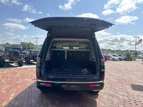 Used 2023 Jeep Wagoneer 2WD image 29