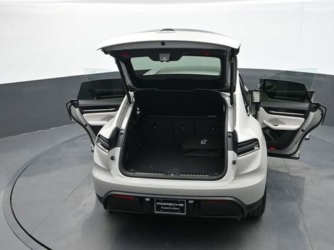 New 2026 Porsche Macan Electric image 28