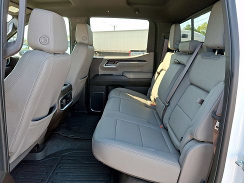 Used 2023 GMC Sierra 1500 SLT w/ SLT Premium Package AWD/4WD image 9