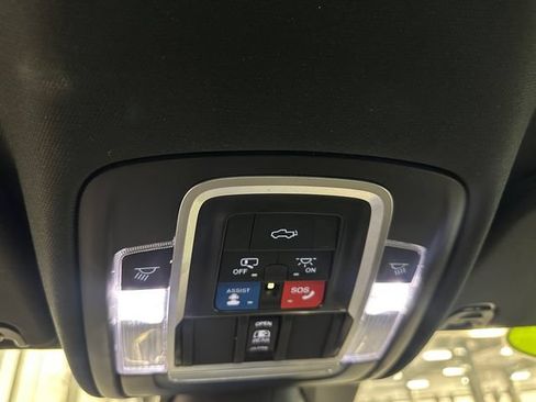 Used 2022 RAM 1500 Laramie AWD/4WD image 16
