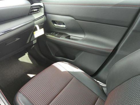 Certified 2025 Nissan Kicks SR AWD/4WD image 27
