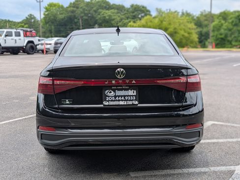Used 2025 Volkswagen Jetta S FWD image 8