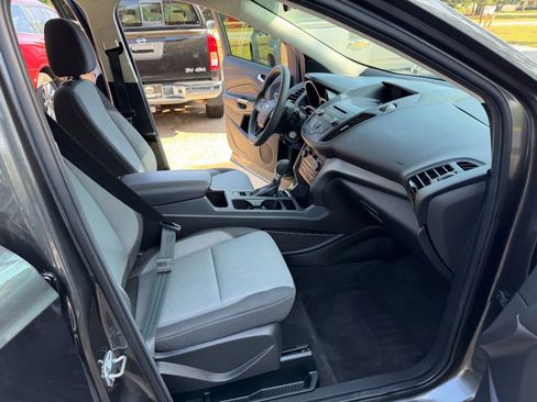 Used 2017 Ford Escape SE image 10