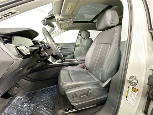 Used 2022 Audi e-tron Premium Plus image 4