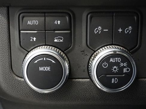 Used 2021 GMC Yukon XL SLT w/ SLT Premium Package image 38