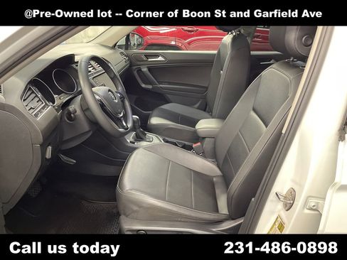 Used 2020 Volkswagen Tiguan SE w/ Panoramic Sunroof Package AWD/4WD image 14