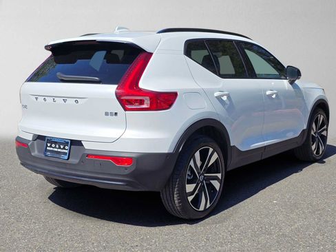 Used 2026 Volvo XC40 B5 Plus w/ Climate Package AWD/4WD image 3