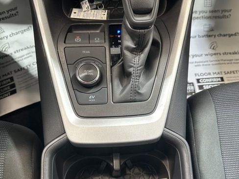 Used 2025 Toyota RAV4 LE image 31